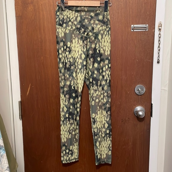 NWOT Aerie Crossover Waist Printed Leggings - Picture 2 of 6